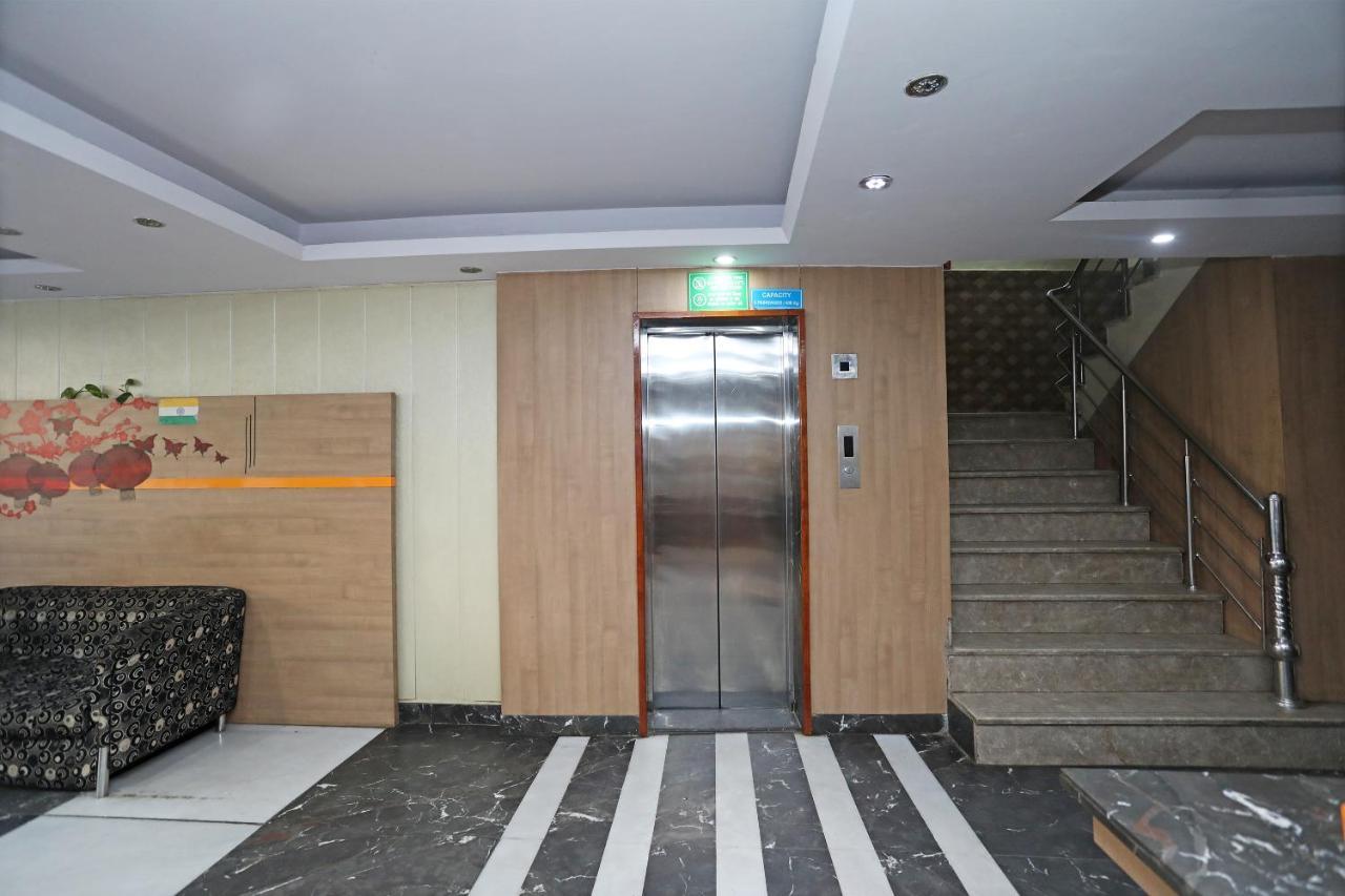 Oyo 5696 R Continental Hotel